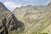 Inca Trail, the Dead Woman pass from Runkuraqay ruins 